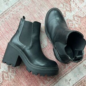 Urban outfitters leather platform chelsea boots black size 9